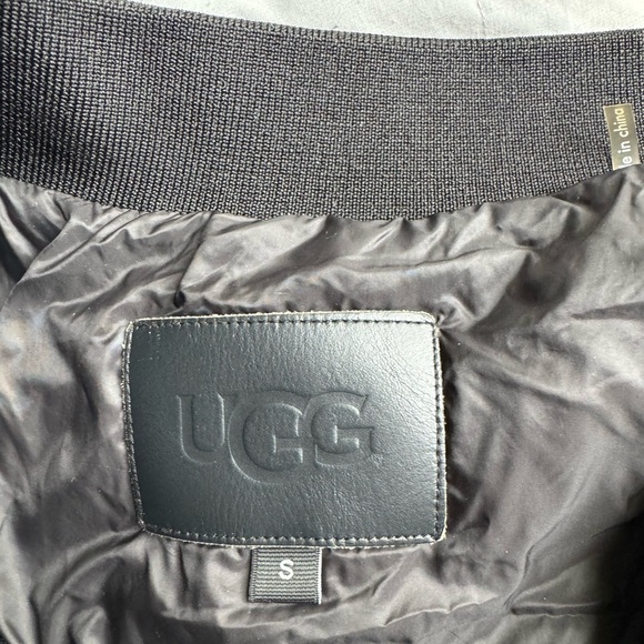 UGG Australia Gavin Bomber Jacket! Black  Medium Weight Puffer - Small - Picture 4 of 7